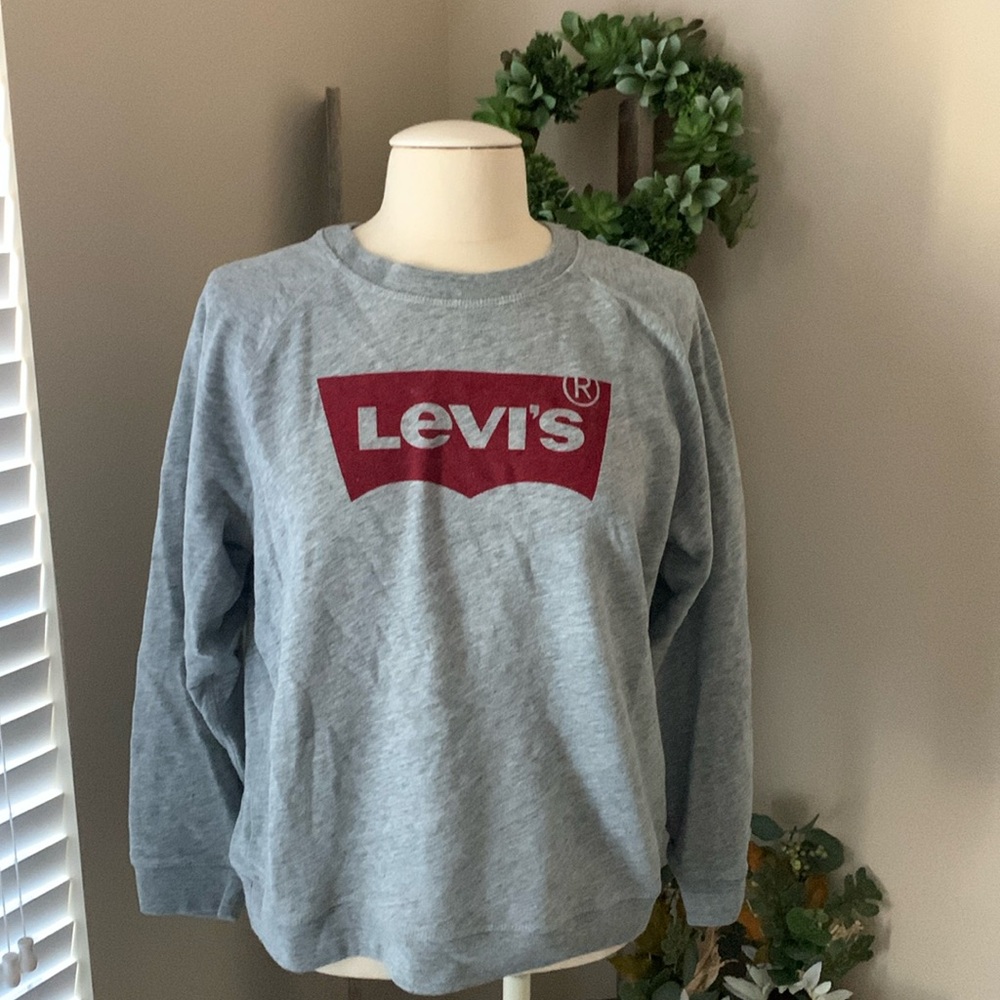 Womens Levi’s sweatshirt